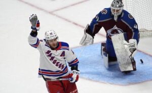 НХЛ: Урал «зажигает» не только на льду, американкам надо быть осторожнее