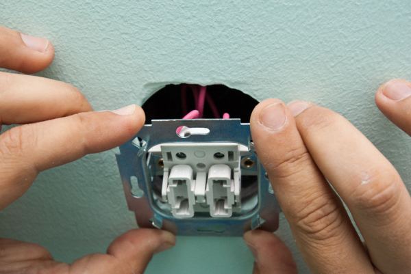 Схема подключения двухклавишного выключателя и пошаговое руководство по его установке