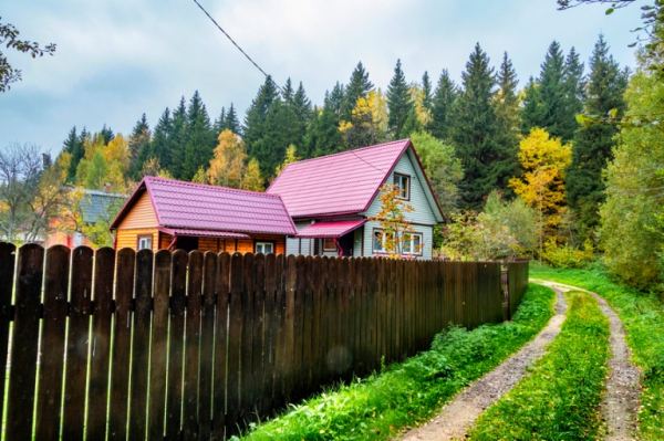 Уютно, как в казарме: «Человейники» бывают не только в городе, но и за его пределами Уютно, как в казарме: «Человейники» бывают не только в городе, но и за его пределами
