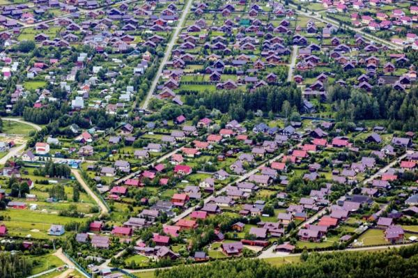 Уютно, как в казарме: «Человейники» бывают не только в городе, но и за его пределами Уютно, как в казарме: «Человейники» бывают не только в городе, но и за его пределами