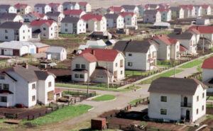 Уютно, как в казарме: «Человейники» бывают не только в городе, но и за его пределами