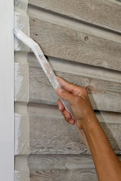 Чем покрасить старый дом: выбор краски для деревянных и оштукатуренных стен, советы по нанесению