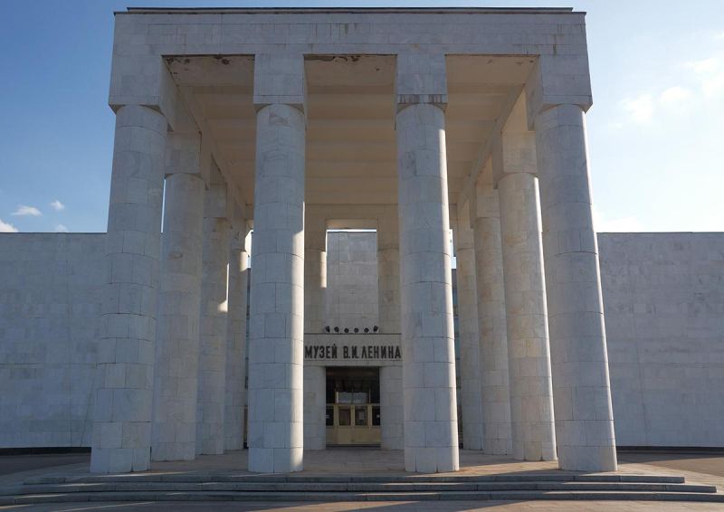 Эпоха калейдоскопа стилей: постмодернизм, лужковская архитектура и