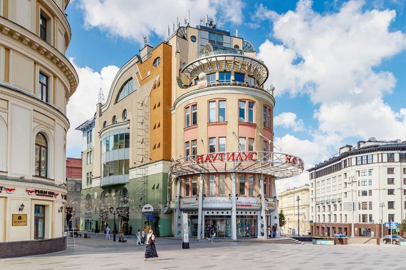 Эпоха калейдоскопа стилей: постмодернизм, лужковская архитектура и