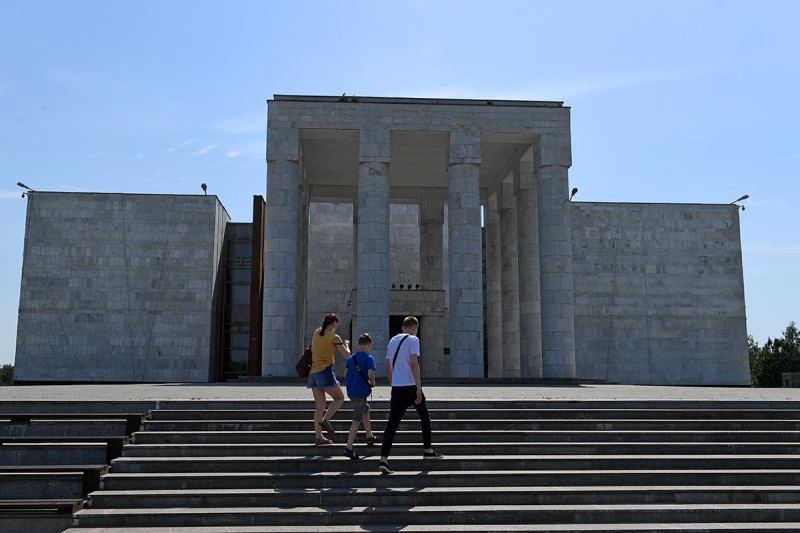 Эпоха калейдоскопа стилей: постмодернизм, лужковская архитектура и