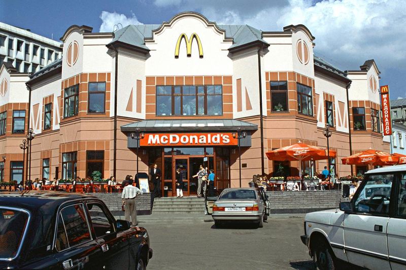 Эпоха калейдоскопа стилей: постмодернизм, лужковская архитектура и