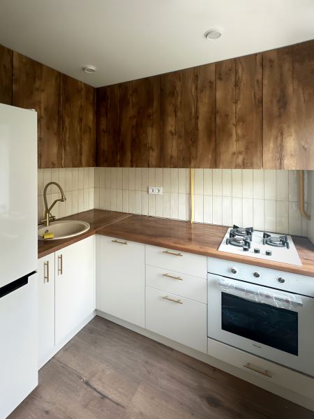 Как я сделала ремонт в хрущевке с проход­ной комнатой за 1,8 млн рублей: фото до ​и после