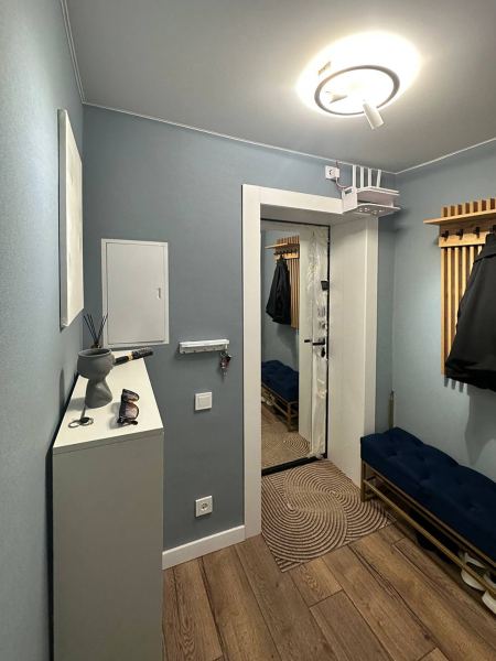 Как я сделала ремонт в хрущевке с проход­ной комнатой за 1,8 млн рублей: фото до ​и после