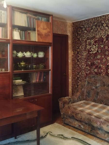 Как я сделала ремонт в хрущевке с проход­ной комнатой за 1,8 млн рублей: фото до ​и после