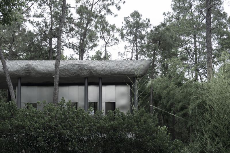 Общественный туалет в районе Нанкин Сифан Арт Лейк, Китай