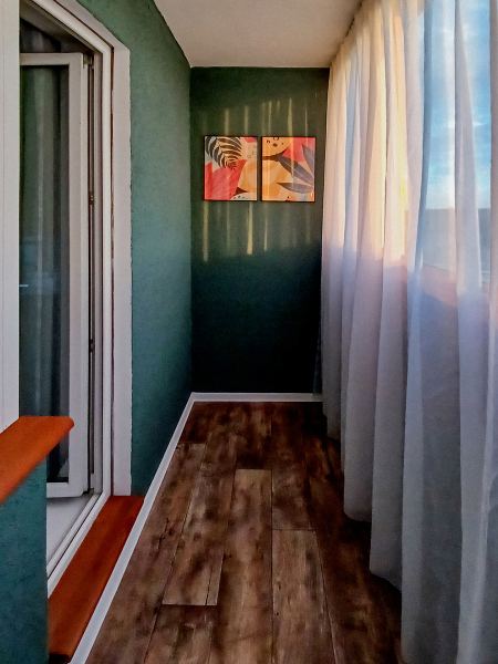 «Одно из моих любимых мест в квартире»: 3 варианта обустройства балкона