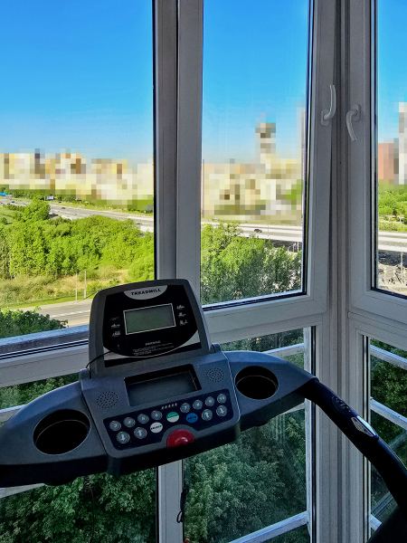 «Одно из моих любимых мест в квартире»: 3 варианта обустройства балкона