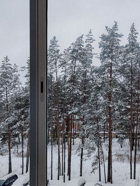 «Одно из моих любимых мест в квартире»: 3 варианта обустройства балкона