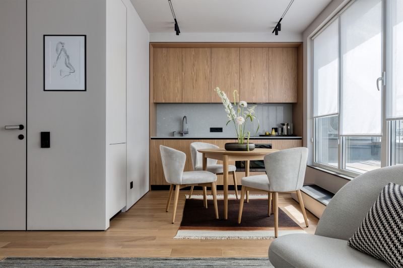 Почему это красиво: светлая кухня-гости­ная без телевизора и дивана