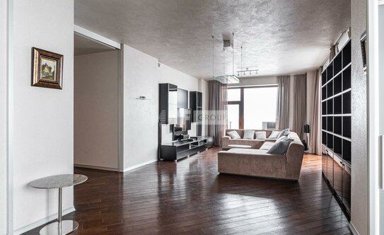 «Сталинка, я выбираю тебя!». Почему люди хотят жить в домах 30–50-х годов постройки