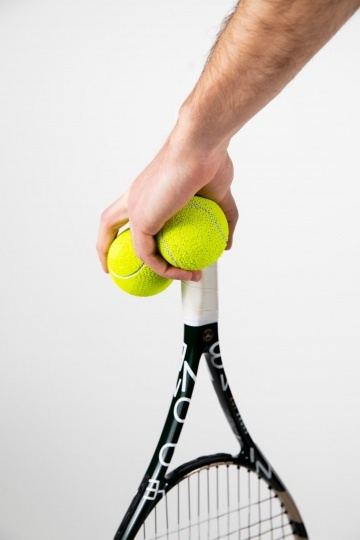 Выпускник Central Saint Martins создал устойчивый аналог теннисного мяча