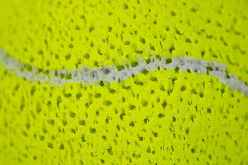 Выпускник Central Saint Martins создал устойчивый аналог теннисного мяча