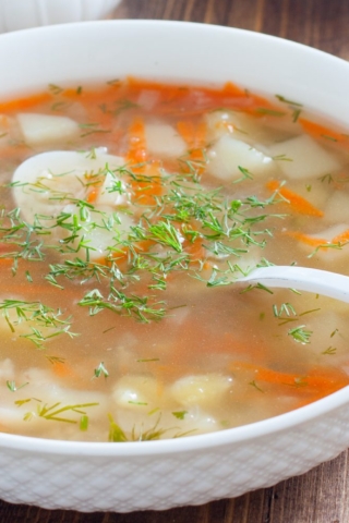 Уха из хвоста и головы горбуши с картошкой и рисом