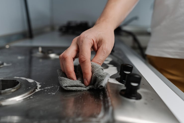 Методы удаления пригоревшего жира с разных типов поверхностей