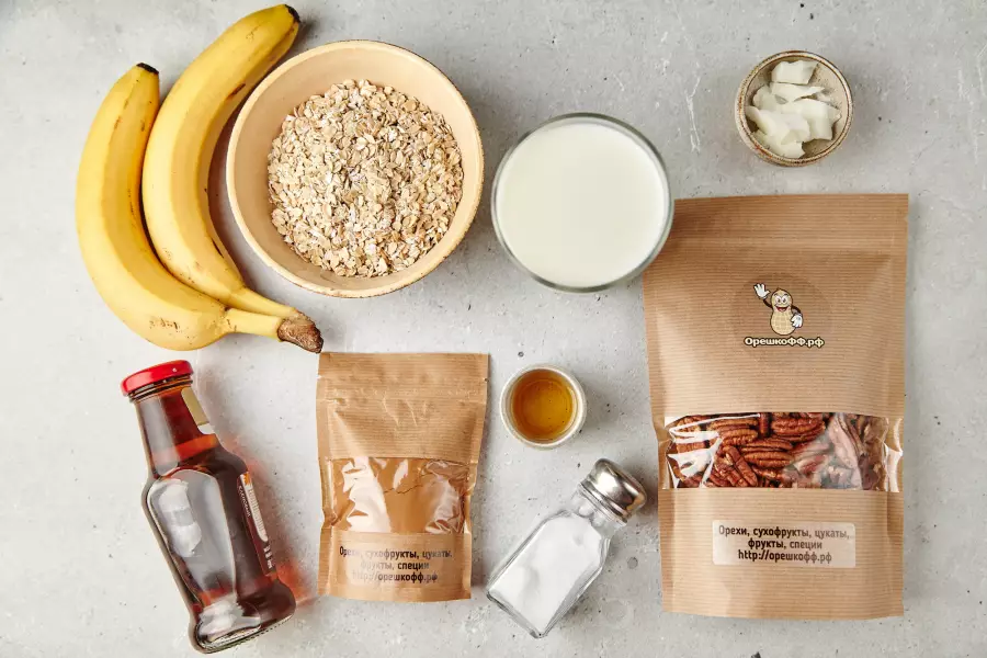 Ингредиенты для рецепта овсянка с бананом и орехами