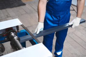 Монтаж водосточной системы из профнастила своими руками